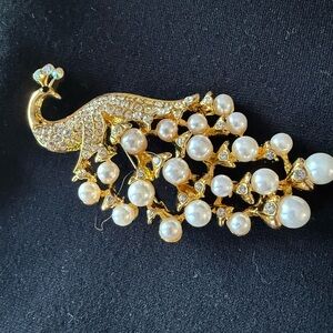 Pretty Gold and Pearl Peacock Brooch with lots of detailing